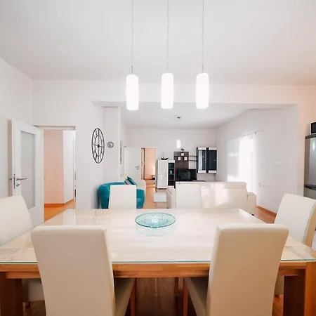 Appartamento 1 With Pool And Sea View *