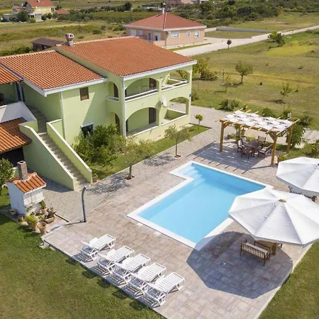 1 With Pool And Sea View Apartment *